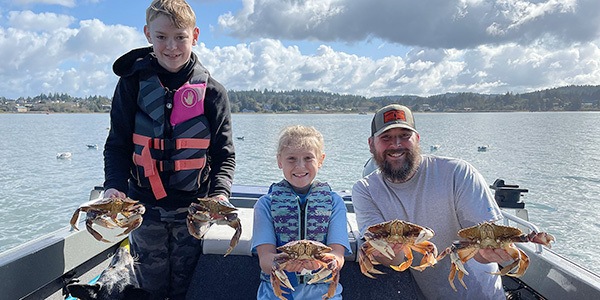 1049_crabbing_coos_bay_wade_campbell_odfw.jpg