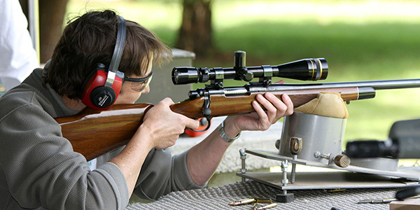 111_aiming_rifle.jpg