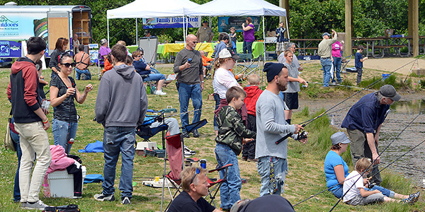 0184_fishing_crowd_swart_odfw.jpg
