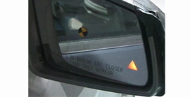 Vehicle blind spot detection on side mirror