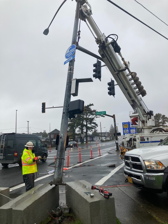 Emergency replacement of traffic signal pole on U.S. 101 in Seaside