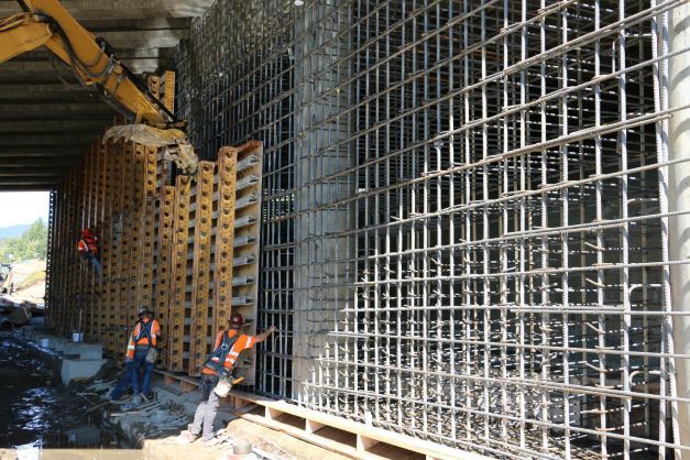 crews reinforce the vertical supports on the nearby Interstate 5 Exit 58 bridge
