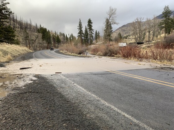 US 394 near mile post 8 south of John Day (photo taken earlier this morning).