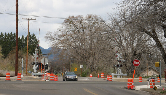 Scenic Avenue at OR 99 looking west