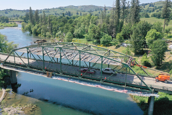 Oregon 138E Lone Rock Bridge in Glide