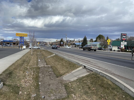 Photo of cars on U.S. 97 in Madras
