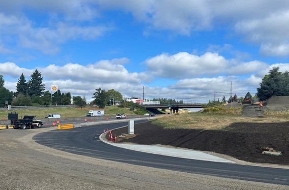 Newly paved on-ramp from OR 99W onto OR 217