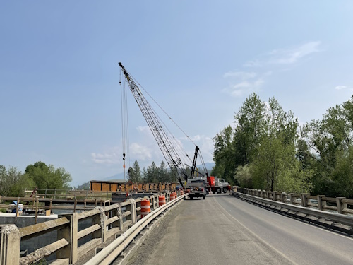 Setting steel girders for new bridge on OR 82.