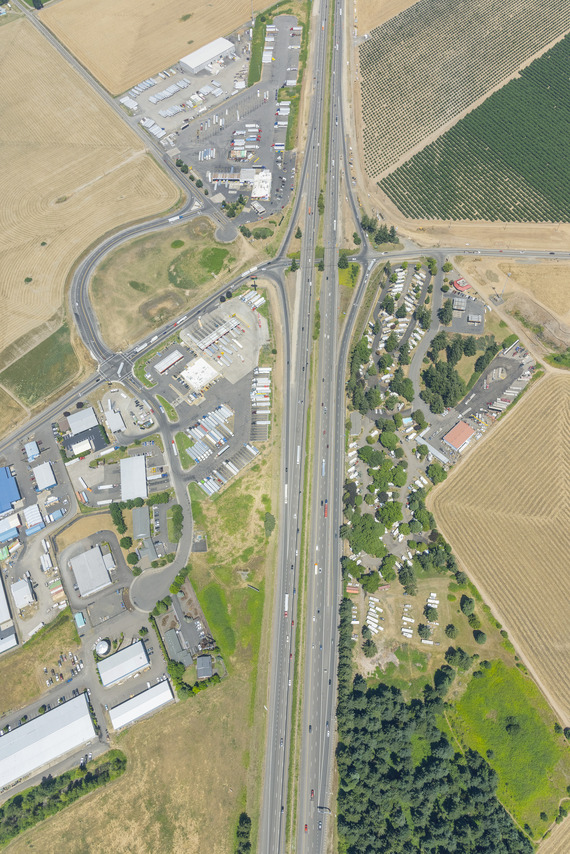 Aerial view of the I-5 Aurora-Donald interchange