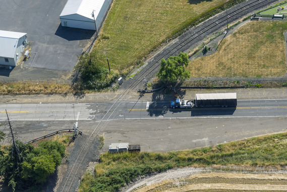 Aerial photo showing OR 99E railroad crossing