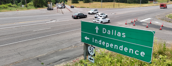 Photo showing the OR 22 and OR 51 intersection