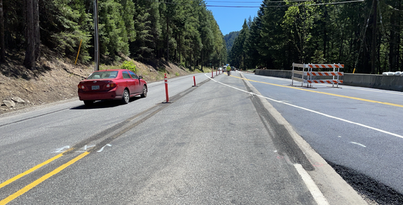 Photo showing OR 58 transition to the temporary detour bridge
