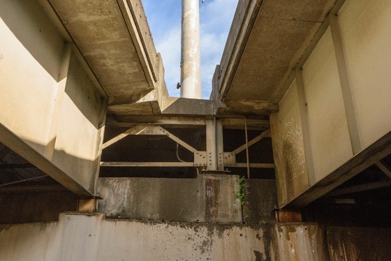 Photo of cross bracing in between two I-5 supporting beams.
