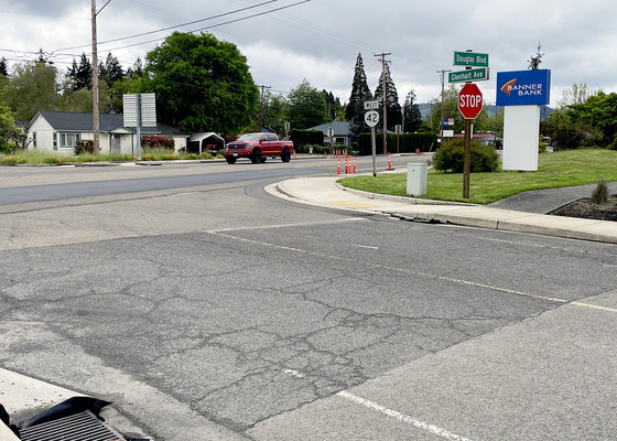 Intersection of Oregon 42 (Douglas Blvd.) and Glenhart Ave.