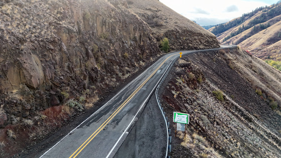 A "welcome to Oregon" sign stands alongside a highway