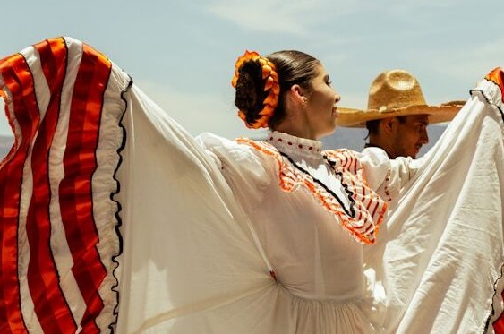 Two folkloric ballet dancers 