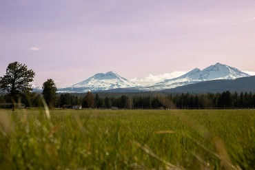 mountains in the summer in Sisters Oregon
