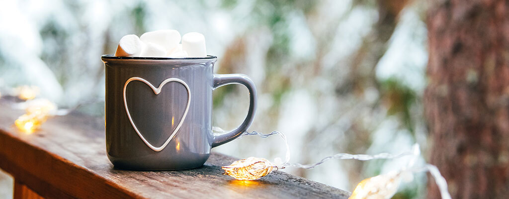 A heart mug full of marshmallows