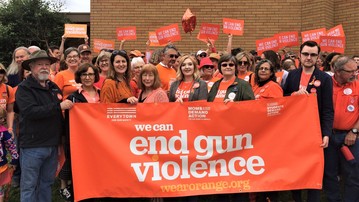 Senator Riley, Suzanne Bonamici, Courtney Neron, Susan McLain and Janeen Sollman join Moms Demand Action by wearing orange.