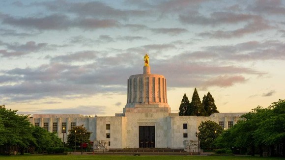 Photo of Oregon State Capitol Building in Salem