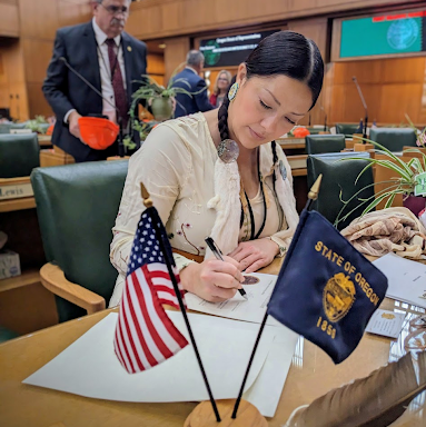 Representative Annessa Hartman signing her oath of office
