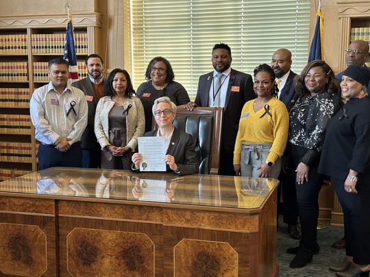 Gov. Kotek, Rep. Nelson, and members of OCBA pose for a photo.