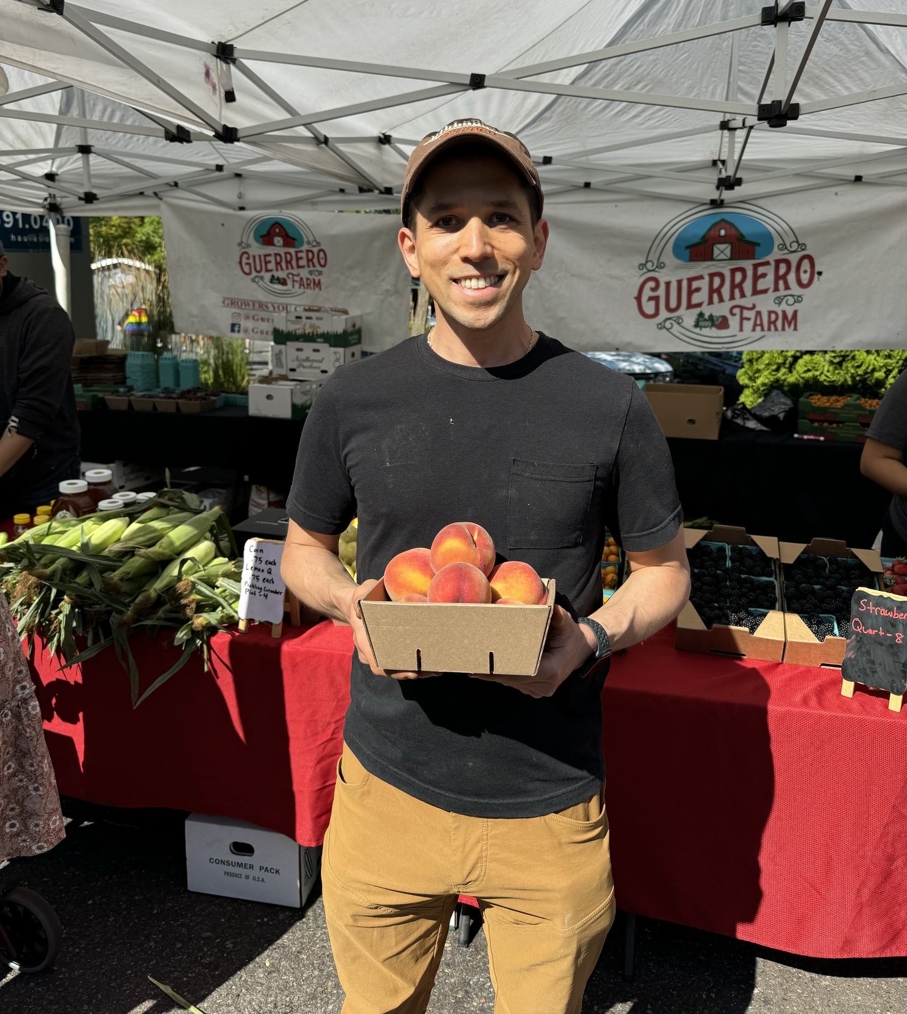 Rep. Sosa attends Hillsboro Farmers Market