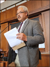 El senador Frederick hablando ante el Senado