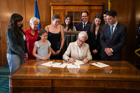 gov signing