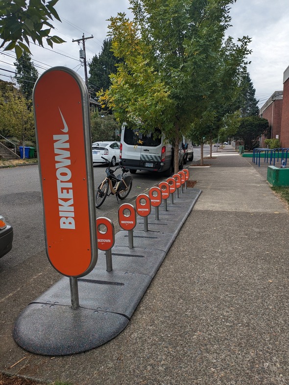 A new BIKETOWN station on the east-facing sidewalk of Cleveland High School.