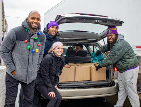 Volunteers help Sunshine Division deliver holiday meals