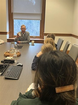 Mayor Wilson Does Card Tricks for Sunnyside Students