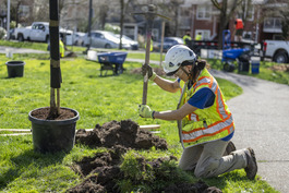 PPR - Kneeling person with yellow safety vest wearing a white helmet and safety glasses 