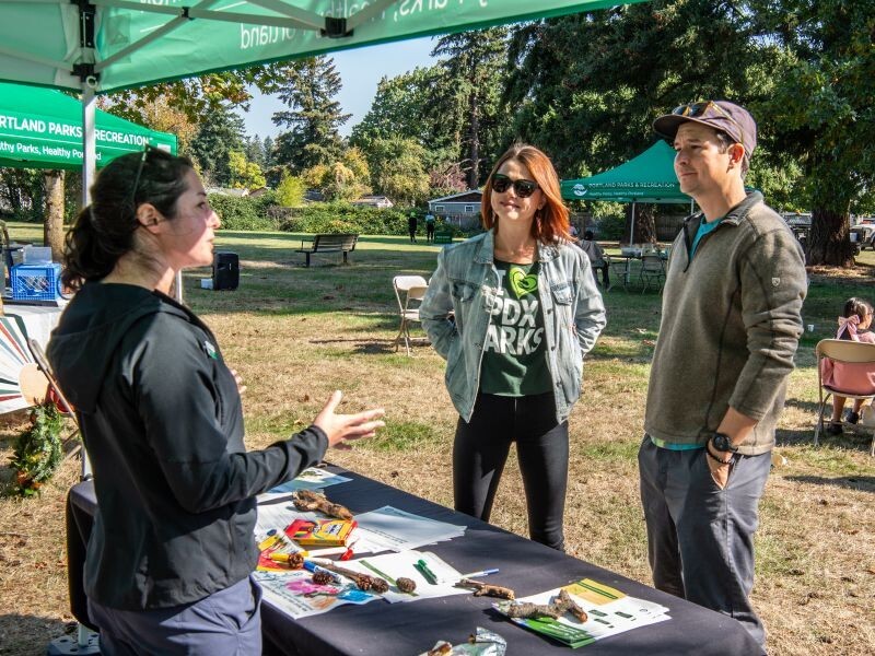 PPR - Three people talking to each other around a black table