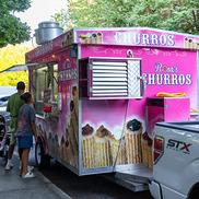 Pink food truck that says Rosa's Churros