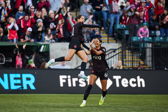 Portland Thorns celebrate a goal