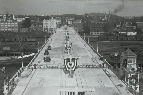 Old, black and white Burnside Bridge photo from 1926 when it first opened to the public