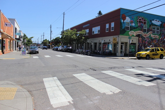 crosswalks at the intersection of Northeast Alberta Street and 16th Avenue