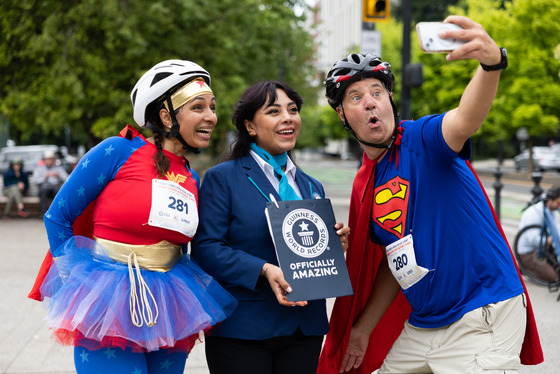 Celebratory e-bike riders with the official adjudicator from the GUINNESS WORLD RECORDS™ after the announcement.