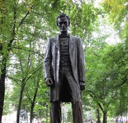 ARTS - The Abraham Lincoln monument with trees in the background.