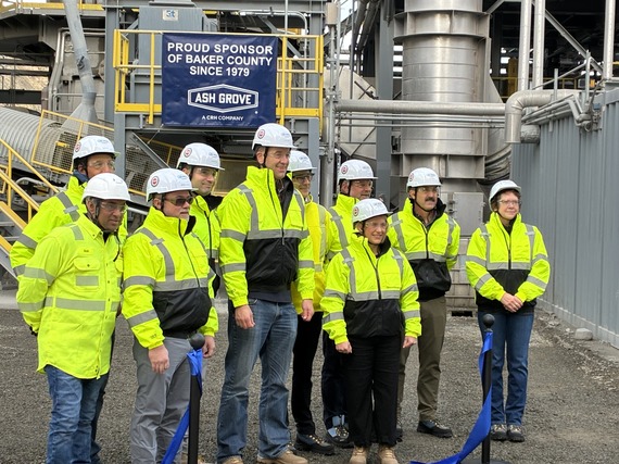 Secretary Read-Ash Grove group shot