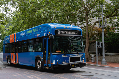 A TriMet battery-electric bus serves Line 9-Powell in Downtown Portland.