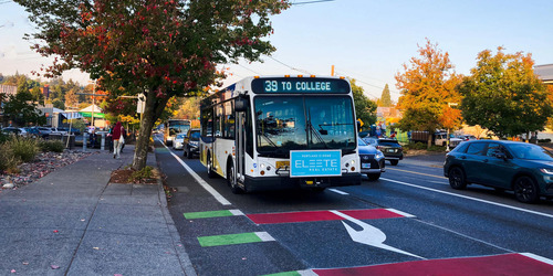 A TriMet bus serves Line 39-Arnold Creek/Hillsdale in Southwest Portland.