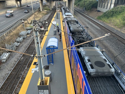 Image of the temporary platform at the NE 82nd Ave MAX Station with a train