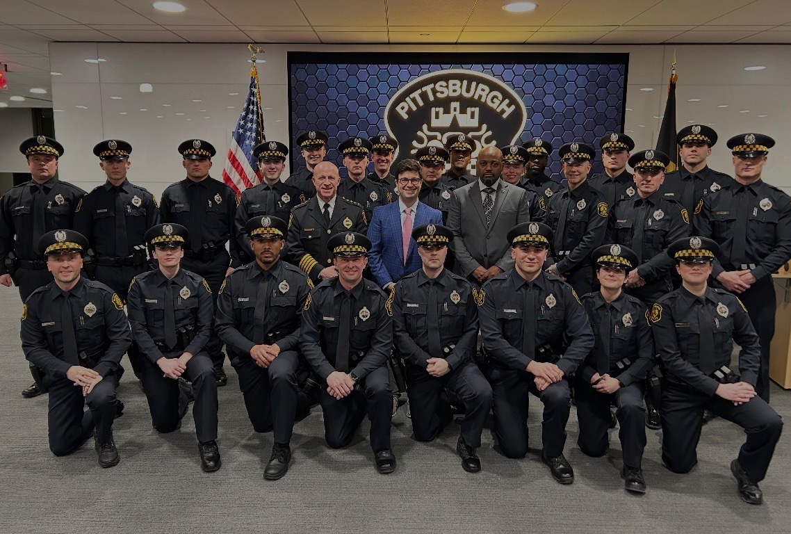 Image of recruits with dignitaries