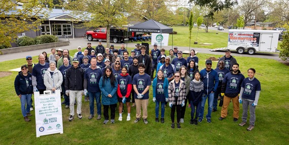 Group photo of Arbor Day / Earth Day volunteers