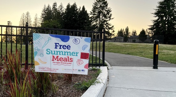 Summer Meals sign at Kiwanis Park