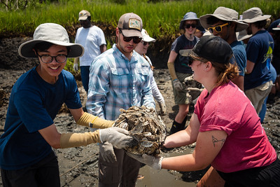 Oyster Reef Build SCORE - group passing bags