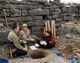archaeology volunteers at Fort Negley
