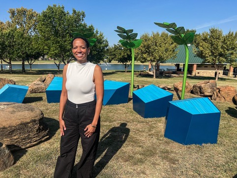 Jessica Bell and the Sculpture